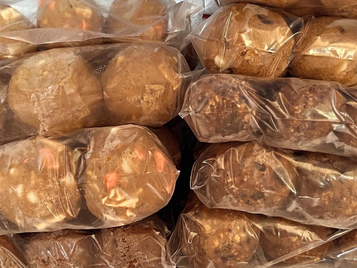 chunky_delights's tweet photo. Cookies 🍪 cookies 🍪 cookies 🍪

Rocky road.
Chocolate chip.
Chocolate Oat.
Spiced Chocolate.

So far my most favourite cookies I’ve made yet ❤️🥰

#cookies #rockyroad #chocolatechipcookies #spicedchocolate #chocolateoat #pastrychef #baking #smallbusiness #startupbusiness https://t.co/IcvzHxq3iT