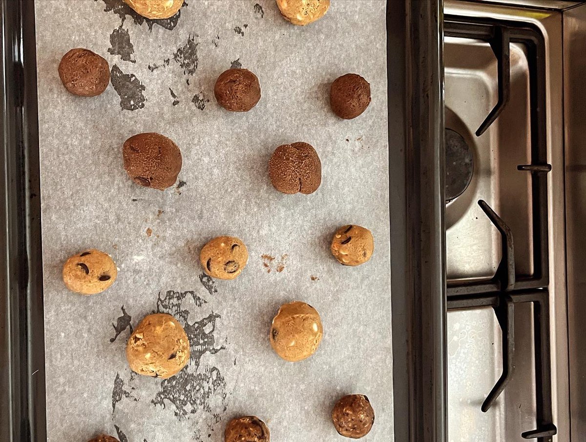 chunky_delights's tweet photo. Cookies 🍪 cookies 🍪 cookies 🍪

Rocky road.
Chocolate chip.
Chocolate Oat.
Spiced Chocolate.

So far my most favourite cookies I’ve made yet ❤️🥰

#cookies #rockyroad #chocolatechipcookies #spicedchocolate #chocolateoat #pastrychef #baking #smallbusiness #startupbusiness https://t.co/IcvzHxq3iT