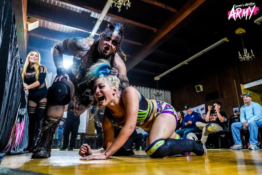 Tonight, tune in!! You’ll love it as much as I did 😈💋 <a href="/WWrestlingArmy/">Women's Wrestling Army</a>