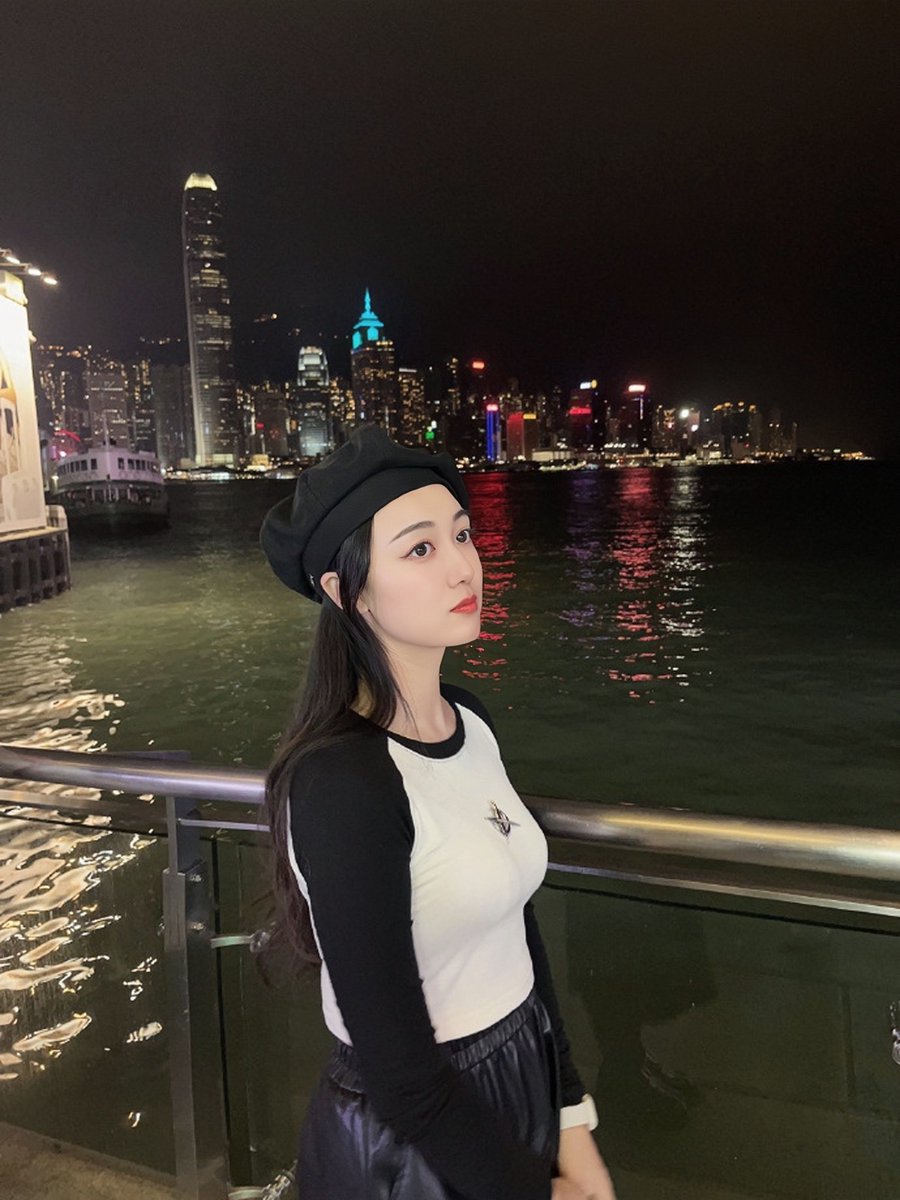 xiaoyi960429's tweet photo. 有香港的哥哥吗？老公说我这件衣服显大🫣

 #人妻 #少妇 #已婚 #反差 #射屏 #bbc #bigcock #bwc #媚黑 https://t.co/OQ6Qy9xgOC