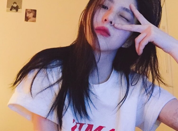 Taking a selfie with a relaxed pose, I tried to capture the moment with a simple and comfortable charm. This portrait, taken with ease, is a touching reminder that the essence of aesthetic grace can be found in the most understated and authentic moments in our lives.