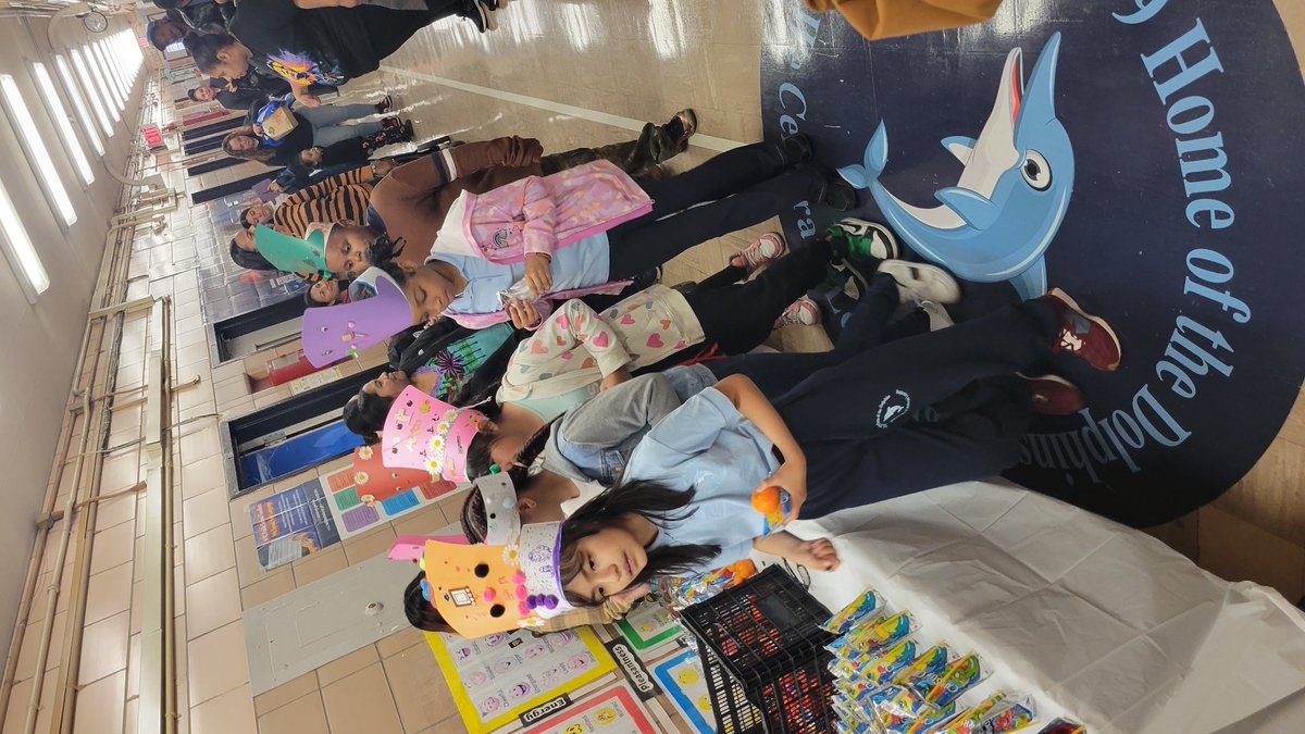 PS179BX's tweet photo. Students at PS 179 Celebrating their first ever Mad Hatter Parade, stopped by to pick up treats with Principal Williams. @Csd7Bx https://t.co/MFJ7uWJYYJ