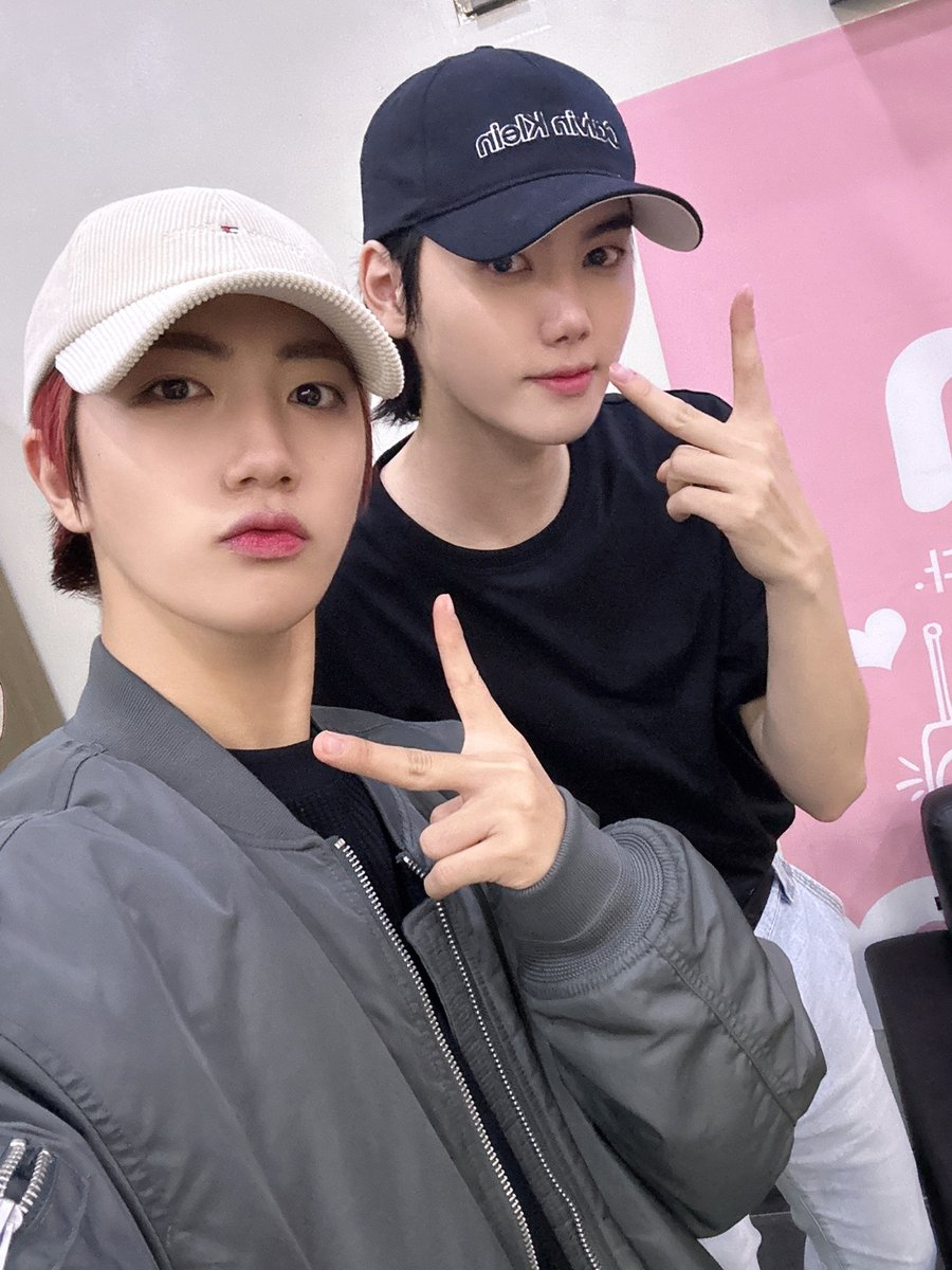 [📸] 231101
KBS Cool FM #STATIONZ
⠀
#CRAVITY #크래비티
#원진 #민희
#SUN_SEEKER
#Cheese
#Ready_or_Not
#MEGAPHONE