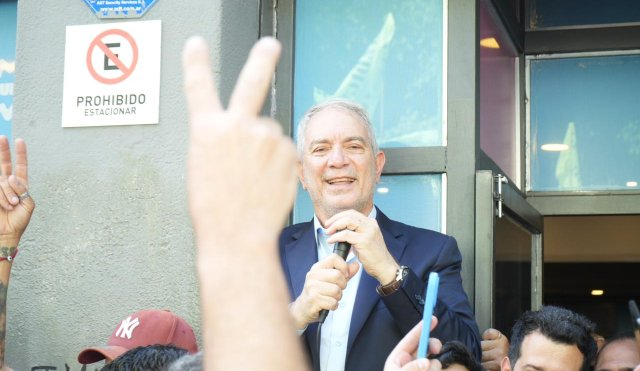 diariohoynet's tweet image. 🤵‍♂️🗣️|#Alak | #Intendente

Desde Unión por la Patria reiteraron el triunfo de Alak como intendente

En un comunicado expresaron que el escrutinio "ratifica claramente la victoria de Unión por la Patria en la categoría intendente, gobernador y presidente".

diariohoy.net/politica/desde…