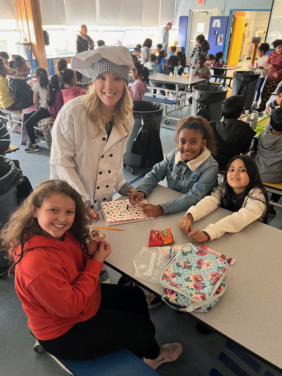 BenFranklinES's tweet photo. BEN's Reading Specialist, Mrs. Steinhart, was in the cafeteria giving some clues out about our One Book, One School title release! #shinebrightedison https://t.co/QY4OxfP5Pu