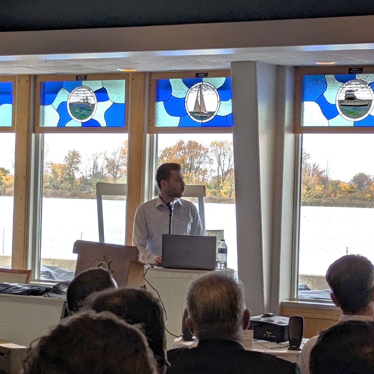 DataRealm tweet media