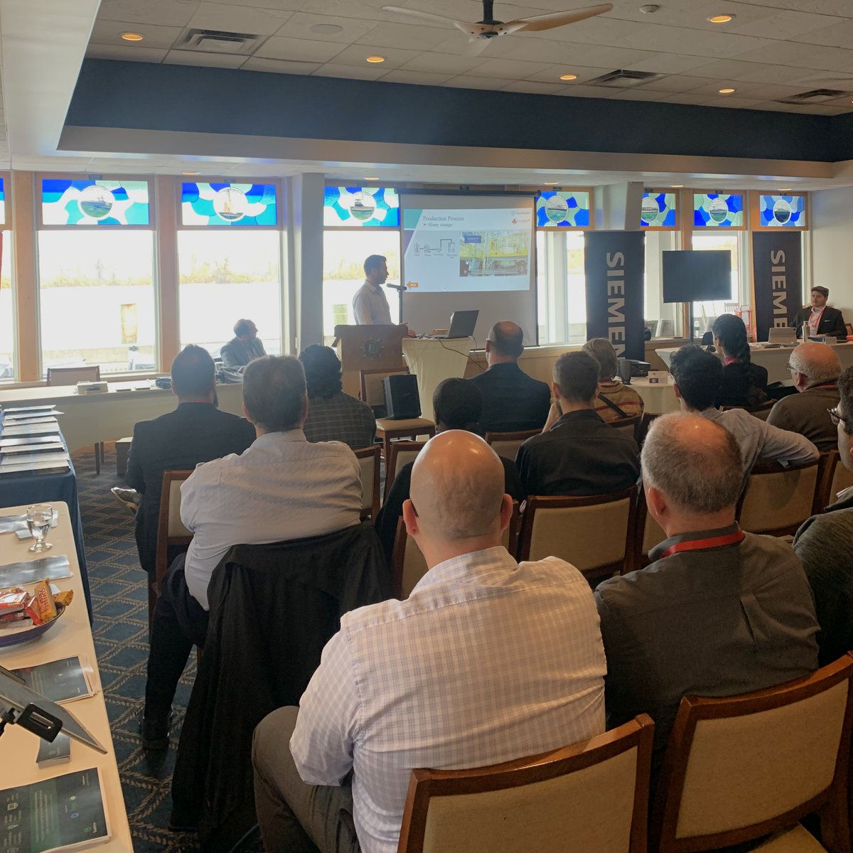 DataRealm tweet media