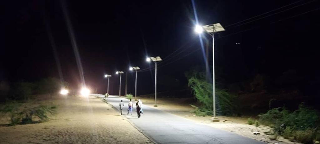 PnudNiger's tweet photo. L'installation de 1050 lampadaires solaires a contribué à améliorer l'accès à l'énergie &amp; la sécurité à #Baroua, #Nguigmi #Ngagam #GarinDogo Bosso, Kablewa, Toumour, Tam, #Diffa 🇳🇪
Après les 60 précédents, 25 jeunes sont formés à l'entretient des systèmes solaires #Stabilisation. https://t.co/CTwlaZEWNz