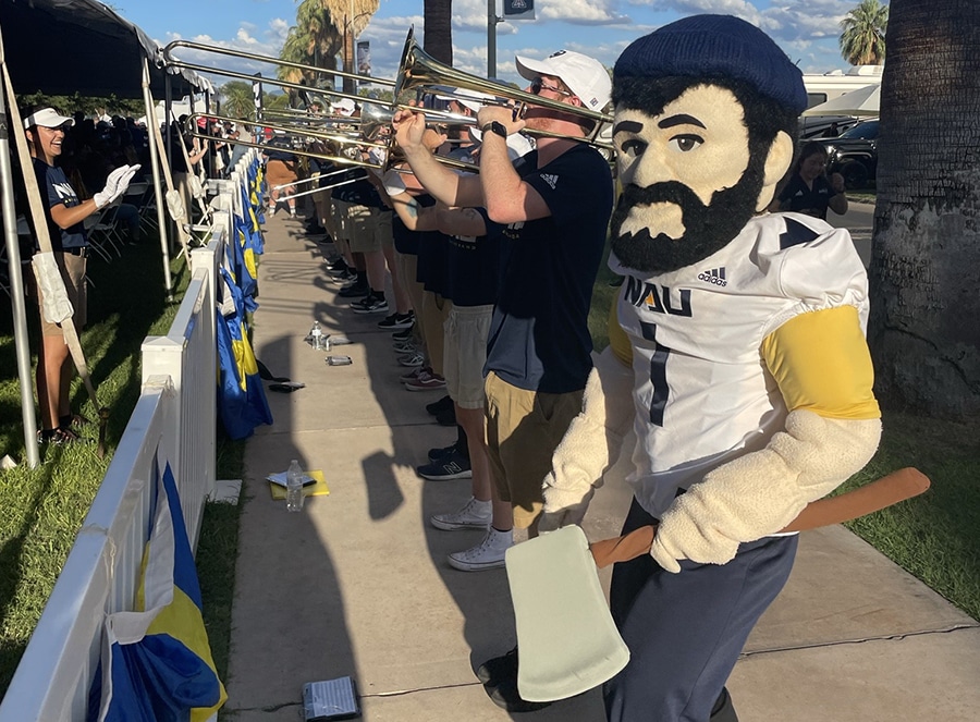 NAUAlumni's tweet photo. #HumansOfNAU You know him, you love him, but how well do you really know him? πͺ Meet Louie the Lumberjack and the anonymous student behind the mask π€
Read the Q&A: https://t.co/FhF6hTCm8A https://t.co/BVzVIMpVLO
