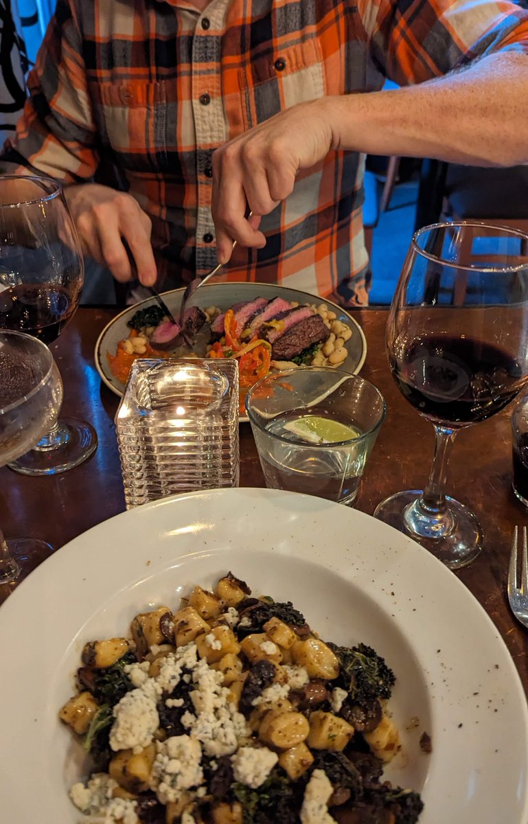 We are OPEN every single day for lunch and dinner in #BurlOn and #DTOakville!

Reservations are recommended - book online or by phone!