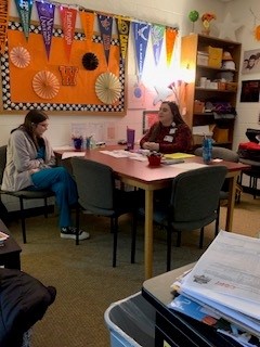 Thank you, Sara Cook (Waterloo Alumni), for being here talking about the different types of careers in healthcare.  Students, so many bonuses in the medical field right now!  See me if you want more information.  @WaterlooAD @WaterlooFamily @MrKWaterlooHS