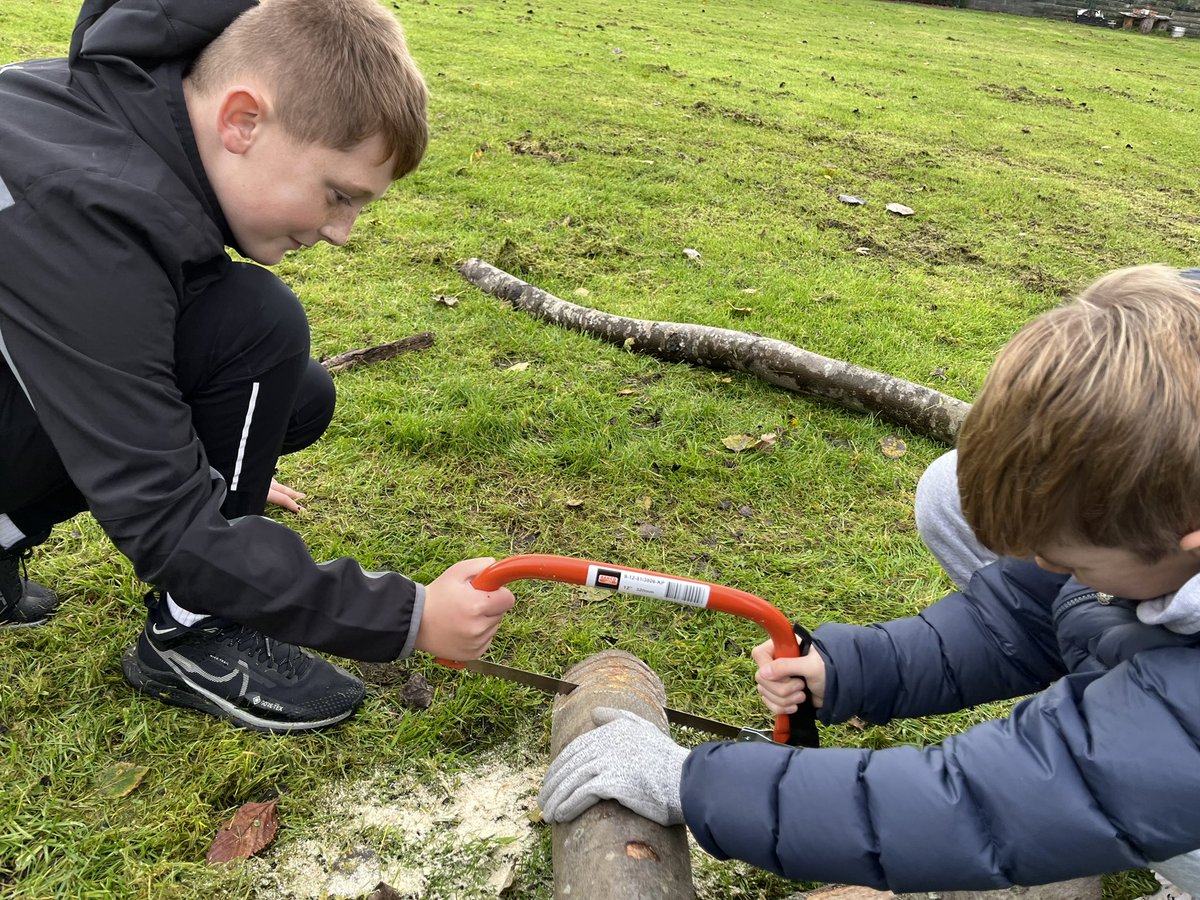FSOLOC's tweet photo. Sometimes it’s easier to work with a friend! Good teamwork, Year 6 👍 https://t.co/kZzK6L58UI