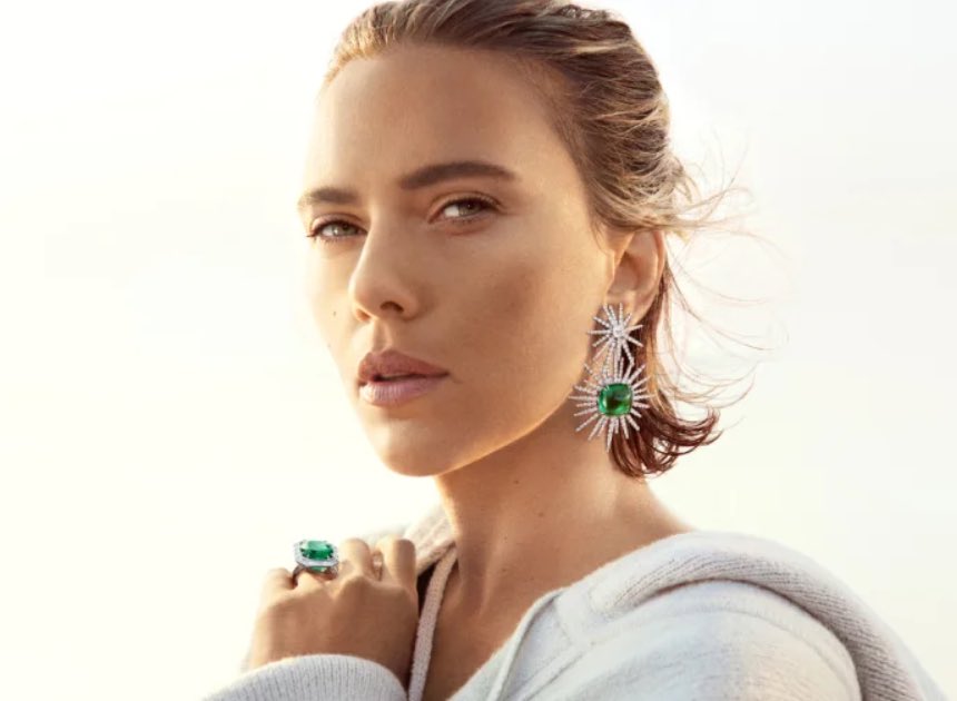 Scarlett Johansson Accents Her Elegant Holiday Look with Gorgeous Emerald  Earrings at David Yurman Event
