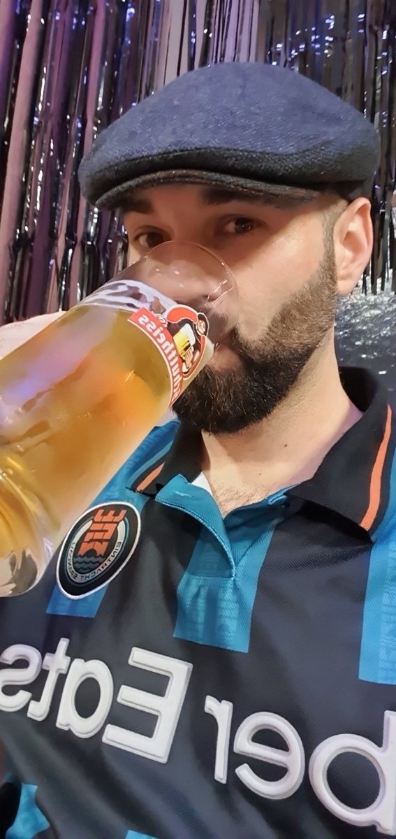 JaeCK0815's tweet image. Wer hätte gedacht, dass ich heute mit einem normalen Glas im #Bock gegen das #establishment bin vi vala revolution! #EinS #hierIsReal