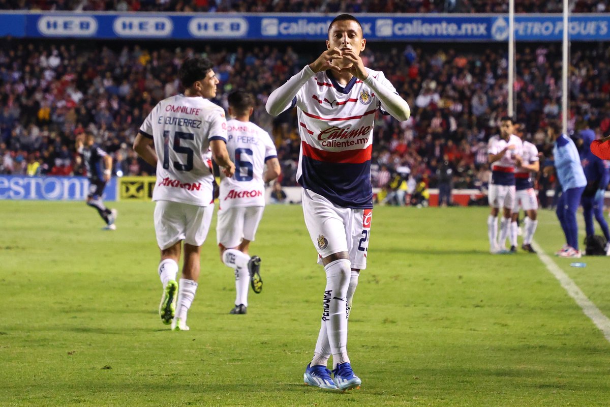 LasDeChivas10's tweet photo. ¡Holaaaaa chivahermanos! 🫶🏻 #FelizMiercolesATodos  🥰😘 https://t.co/DFef9YdIlB