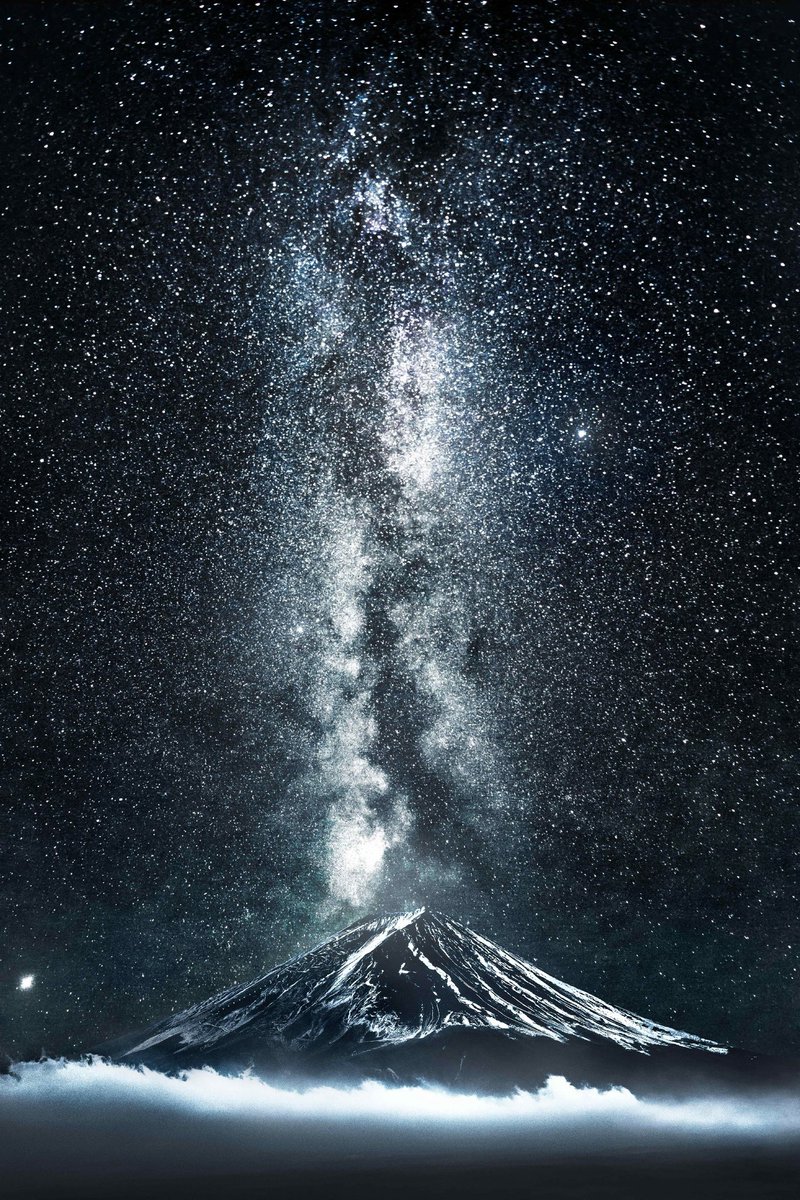 earthcurated's tweet photo. Mount Fuji with an eruption of stars 🌌 https://t.co/6yLGWnKf2D