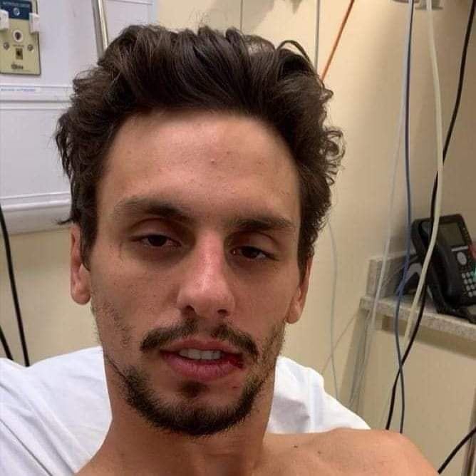 ChapoDoChong's tweet photo. quando acordo depois de f1 ainda chapado, sem saber se é dia ou noite https://t.co/aWFFZ64sjQ