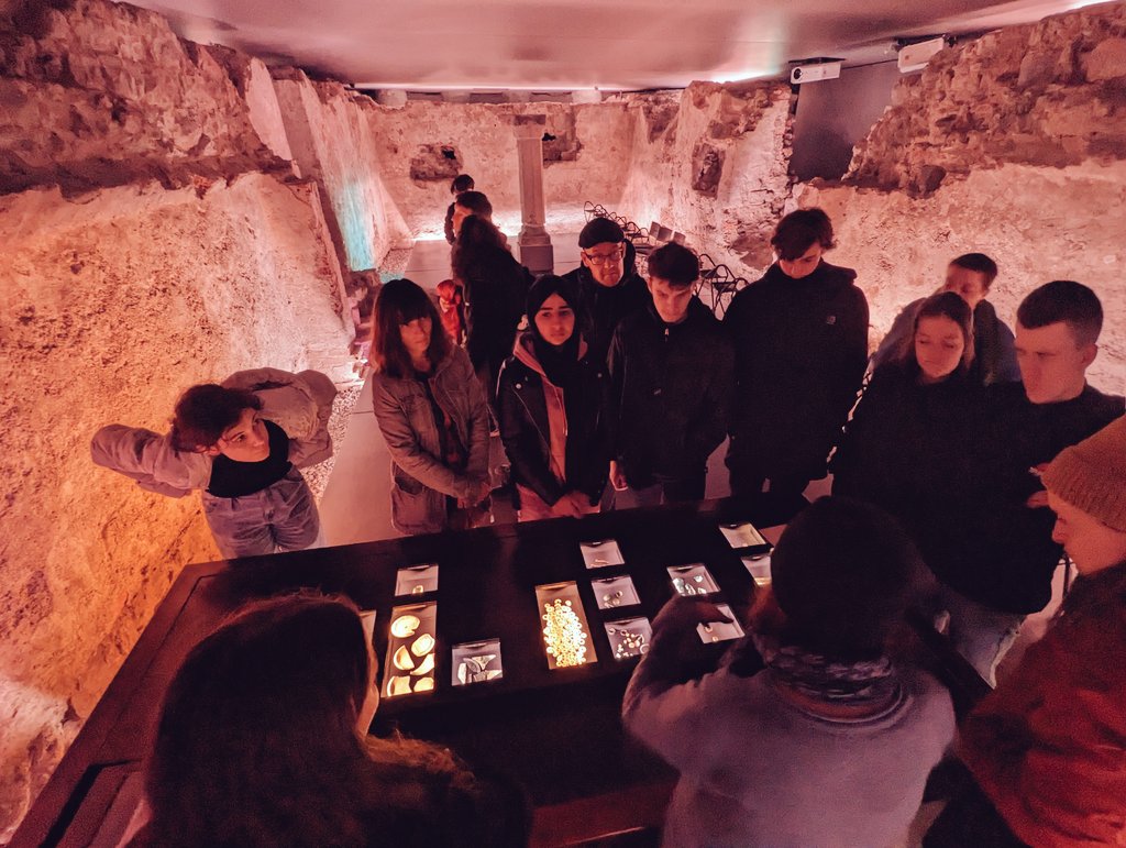 PlayFrame tweet media