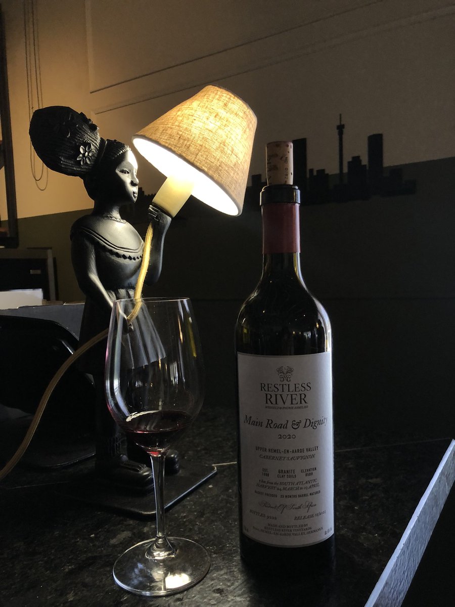 TsepangMolisana's tweet photo. “I understand the vineyard and the vineyard understands me”
- @restlessriverRR delighting us with an introduction to

🍷 Ava Marie Chardonnay 2021
🍷Le Luc Pinot Noir 2021
🍷Main Road &amp; Dignity Cabernet Sauvignon 2020
@Hemel_En_Aarde
@ExAnimoWineCo 
@ThePeechHotel

#RestlessRiver https://t.co/7OJ3Qa6uoP