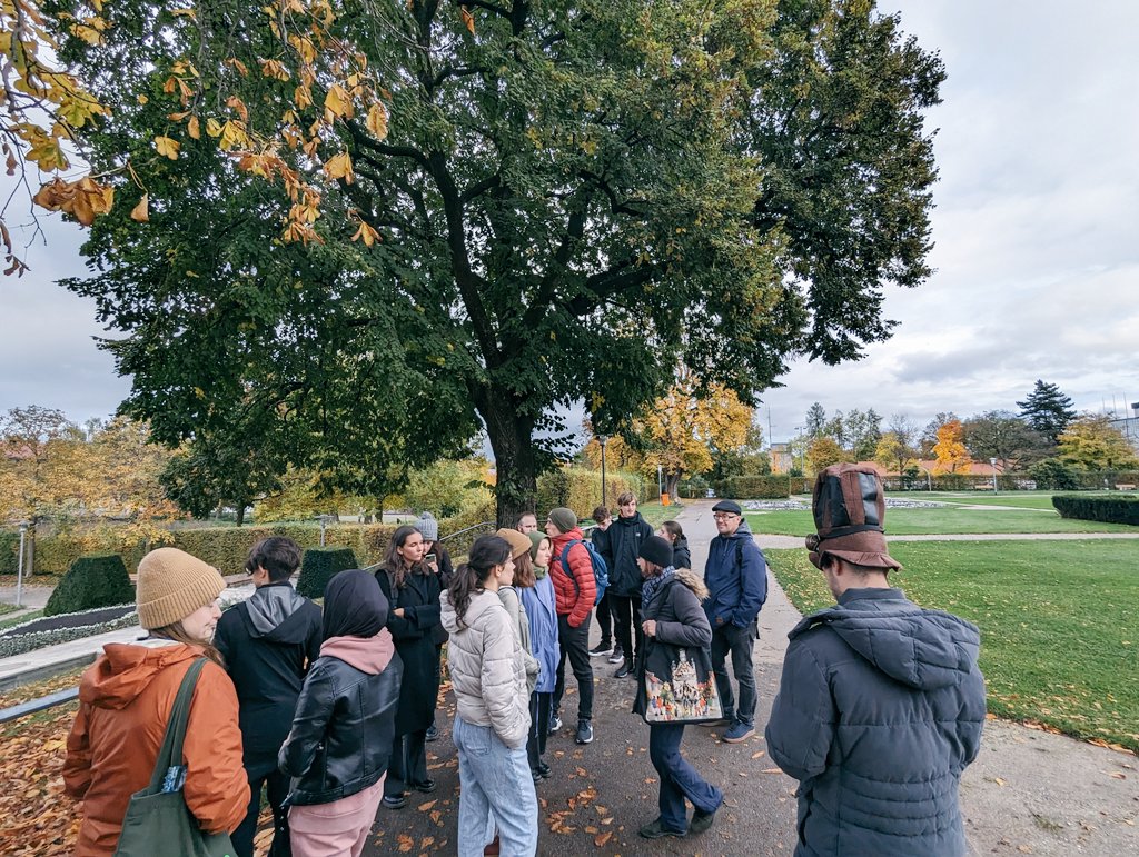 PlayFrame tweet media