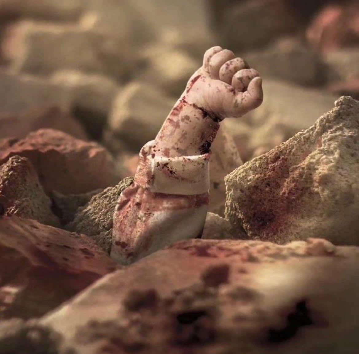 Al__Quraan's tweet image. The arm of a baby 🥺🇵🇸
Reaching out, one last time, as her little body is buried under the rubble.
The weight of the brick and debris sank her little body deep into death before she extended her arm for help — one last time — that would never come. That never came.
This…