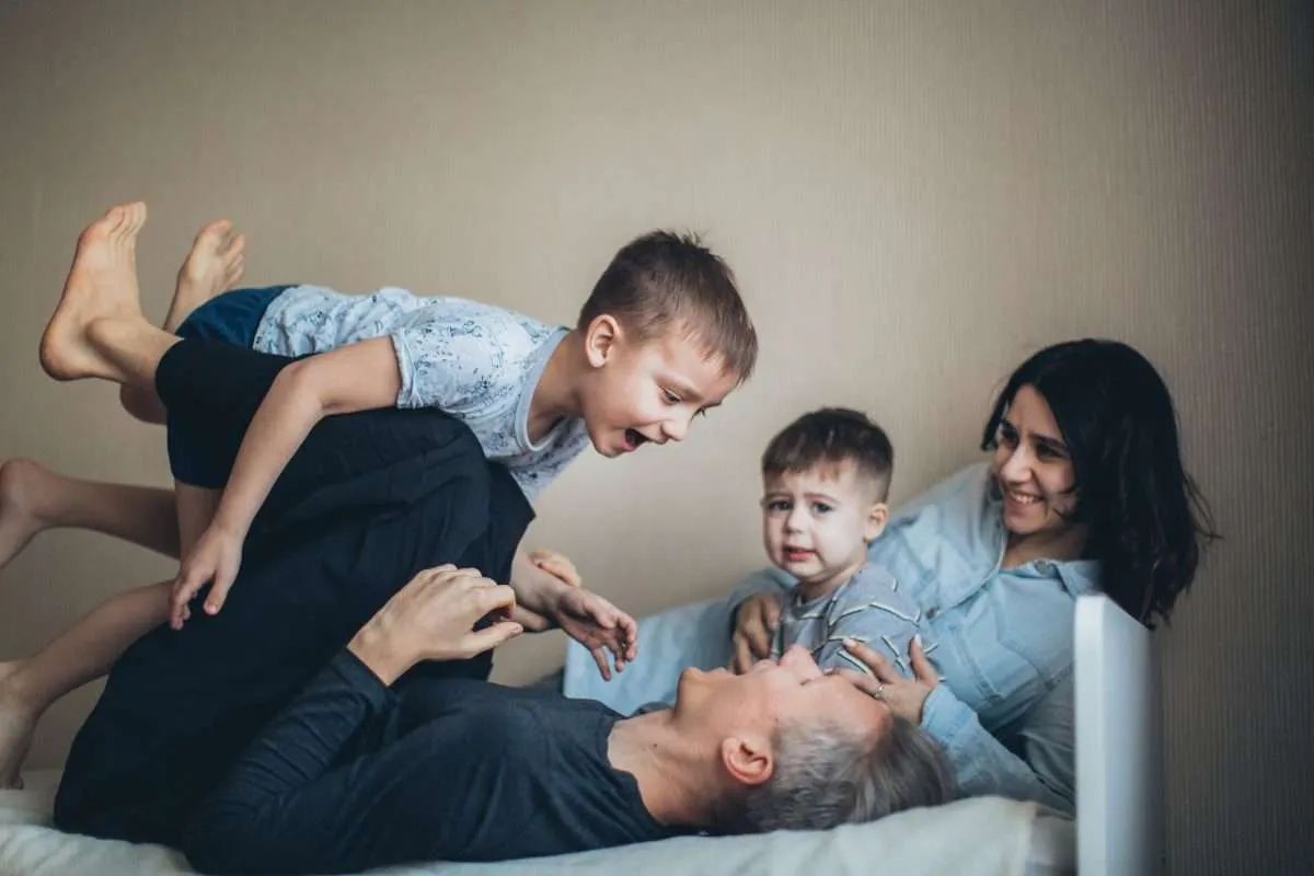 Pursuing Happiness Versus Having Fun as a Parent Dr. Mike Rucker, researcher, author & entrepreneur @performbetter shares the science behind having fun & its benefit on families, with @liannecastelino buff.ly/3QfrT8d #parentingtips #fun #science #evidence #parenting