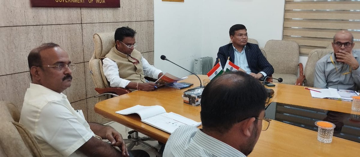 NRCD_MoJS's tweet photo. Dr Ashok Karanjkar, IAS ., Commissioner #Nashik Municipal Corporation n his team presented the case for  #NamamiGoda Project upgradation of #STPs #SewerNetwork #RiverFrontDevelopment at #NRCD on 31st October 2023 @NRCD_MoJS @MoJSDoWRRDGR @NashikCorp @NashikSmartCity https://t.co/AIKBO70jPH