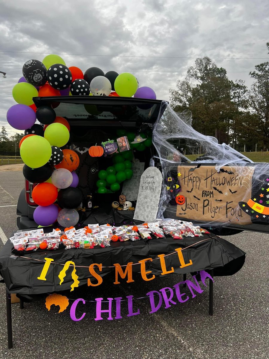 JasonPilgerFord's tweet photo. 🎃Thank you to all who came out &amp; celebrated Halloween with us!🎃 #wherefriendsbecomefamily #shoplocally https://t.co/Jf4fVShxPv