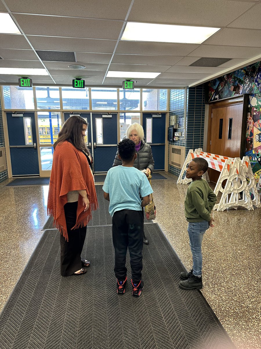 Halstead ambassadors greeting Senator Klausmeier.