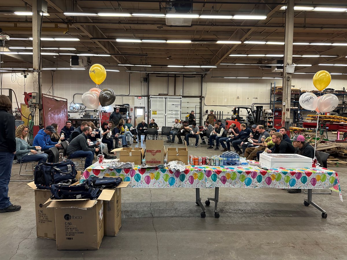 HunterwoodTech's tweet photo. A little celebration lunch for the Hunterwood team for achieving 2 Years Without a Lost Time Incident! Donairs, cake and swag. Way to go on the amazing safety milestone everyone!

Thank you to @DonairGuy for the delicious food!
#hunterwood #safetyexcellence #congratulations https://t.co/6NESEFVC9O