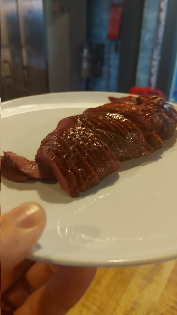 In Westfriesland vanmiddag bijgepraat met groentetelers en faunabeheerders over het project 'Fauna in Evenwicht'. Onder andere over het verjagen en beheren van ganzen. Ook heerlijke ganzenborst mogen proeven! #aanrader