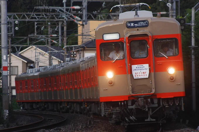 なんか違和感あるなーって思ってたんだけど、今回のは幌ついてないんだな