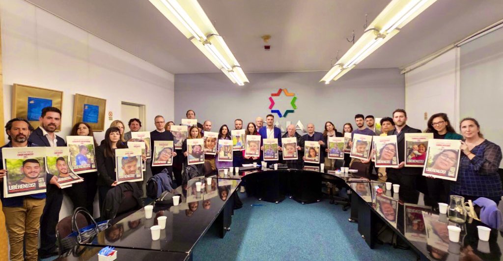 Nos reunimos en <a href="/DAIAArgentina/">DAIA</a> con <a href="/JKnoblovits/">JKnoblovits</a>, el DAC y Avrumi Yishai de <a href="/ijl_jewish/">The International Association of Jewish Lawyers</a> para formar los equipos técnicos que colaborarán con la Comunidad en las acciones legales y educativas necesarias contra actos discriminatorios por el conflicto en Gaza #LiberenALosSecuestrados