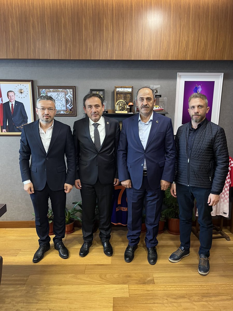 Sağlık-Sen Genel Başkan Vekili Durali Baki, Sağlık-Sen Karabük Şube Başkanı Sezgin Aydoğmuş ve Mesut Kavasbaşıoğlu’na nazik ziyaretleri için teşekkür ederim.