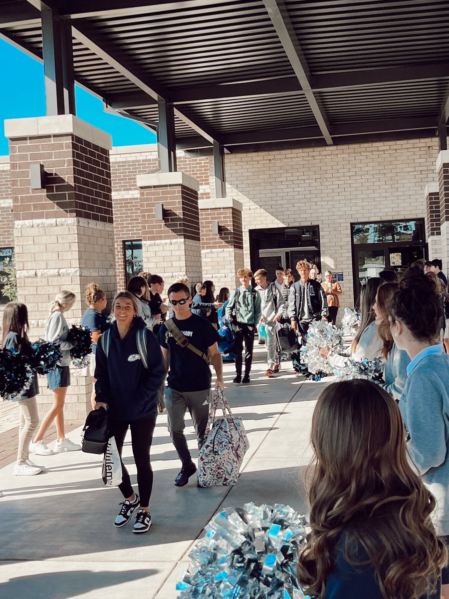 LCALions_sports's tweet photo. After a big send off this morning, Lakeway HS cross country is state bound! Good luck to our runners and go lions! #lakewaylions #golions #lcaXCπ¦πββοΈ https://t.co/DM9UeJAjAT