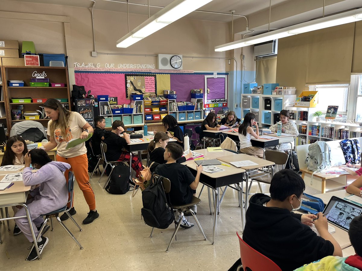 IS 318  Eugenio Maria de Hostos tweet media