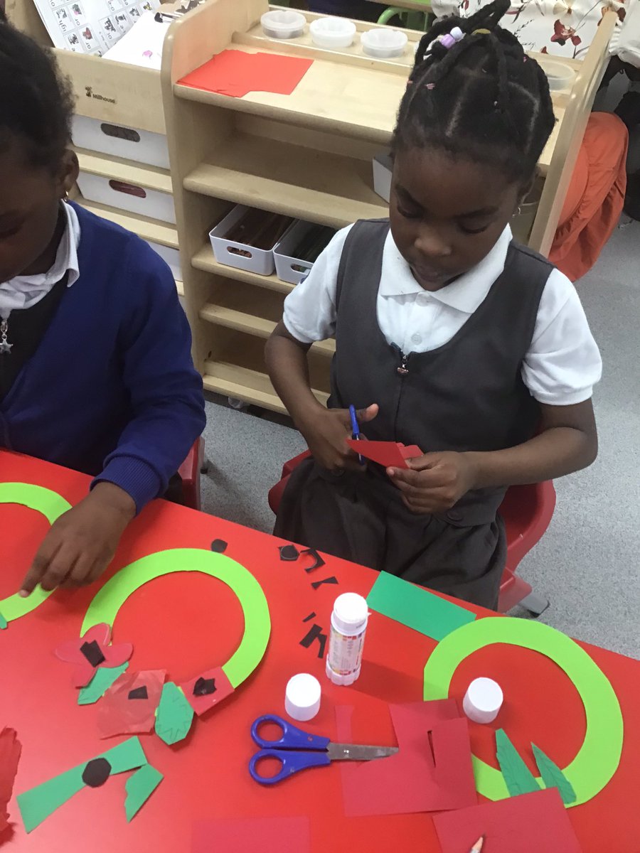 Fosse_TMET's tweet photo. Art Club have started to make a Poppy Wreath for Remembrance Day. This will be an ongoing project that the children will return to. #fmartclub #fmextracurricular #fmfun https://t.co/kUS1Cr5J7G