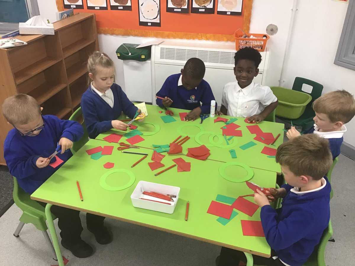 Fosse_TMET's tweet photo. Art Club have started to make a Poppy Wreath for Remembrance Day. This will be an ongoing project that the children will return to. #fmartclub #fmextracurricular #fmfun https://t.co/kUS1Cr5J7G