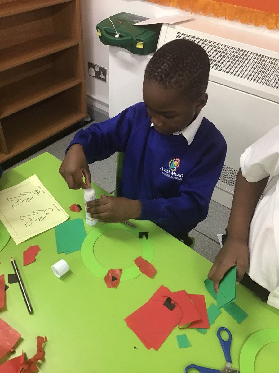 Fosse_TMET's tweet photo. Art Club have started to make a Poppy Wreath for Remembrance Day. This will be an ongoing project that the children will return to. #fmartclub #fmextracurricular #fmfun https://t.co/kUS1Cr5J7G