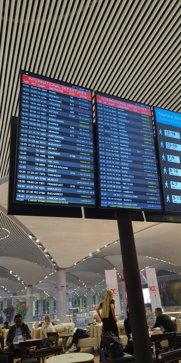 #TurkishAirlines employees saying the whole #Istanbul airport is down because of a #cyberattack .  #Flightcancelled across the whole board