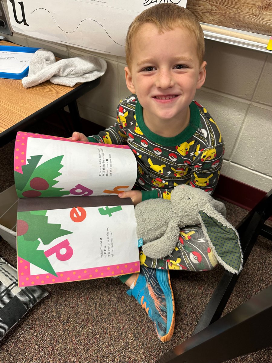 JeffersPondPLS's tweet photo. It's "Snuggle Into a Super Read" at @JeffersPondPLS for the Read-a-thon Today!  A perfect day for pajamas, stuffed animals and reading! https://t.co/H8D44LZEya