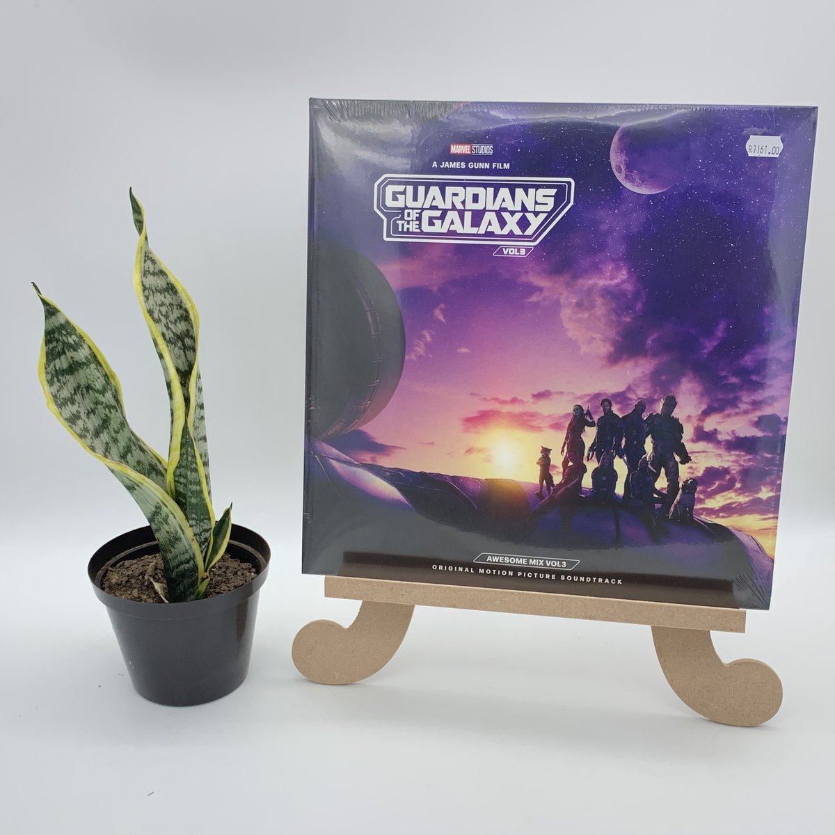 🚀 Vinyl Spotlight: "Guardians of the Galaxy Vol.3" 🎵

Featuring hits from Radiohead, Beastie Boys, Florence + more. Order now to relive movie magic through vinyl. Free shipping on orders over R1000. 

echosrecordbar.co.za/product/344947…

#GuardiansoftheGalaxy #MusicLovers #EchosRecordBar