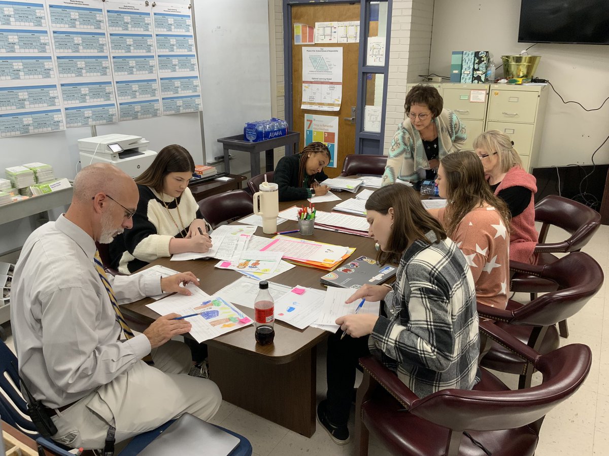 JackieAFlowers's tweet photo. Vertical Writing Stack Audit during Kindergarten Collaborative Planning Time (CPT) @HarlanFalcons1. @TeachLikeAChamp #LASW #FCSLearn https://t.co/9JbRhaxDtl