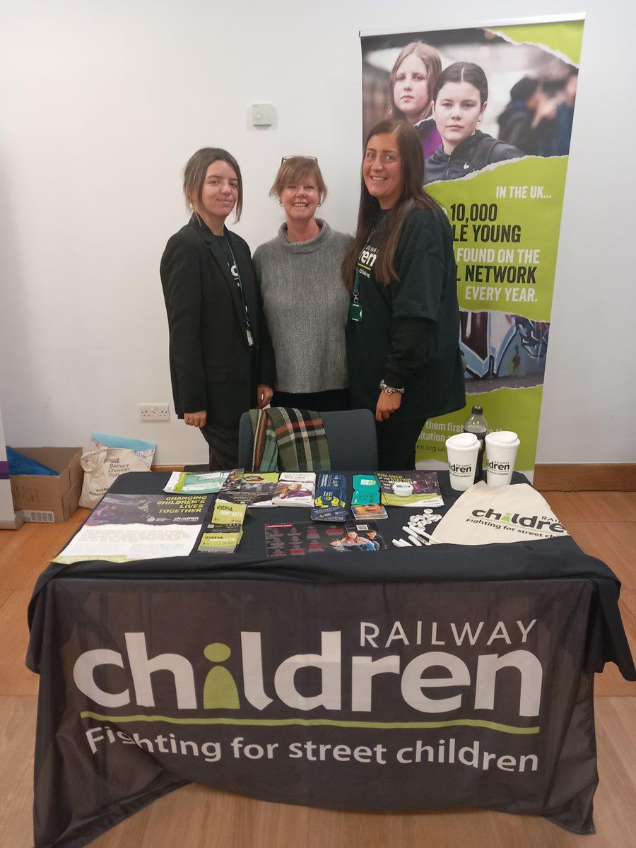 FrancescaMck's tweet photo. @RailwayChildren #Glasgow team at @OneGReduceOffen’s ‘Let’s Get Re-Connected’ event today! You know it’s been a good day when everyone comes back with a list full of phone numbers &amp; email addresses 🤝 https://t.co/V68yzWdQxX