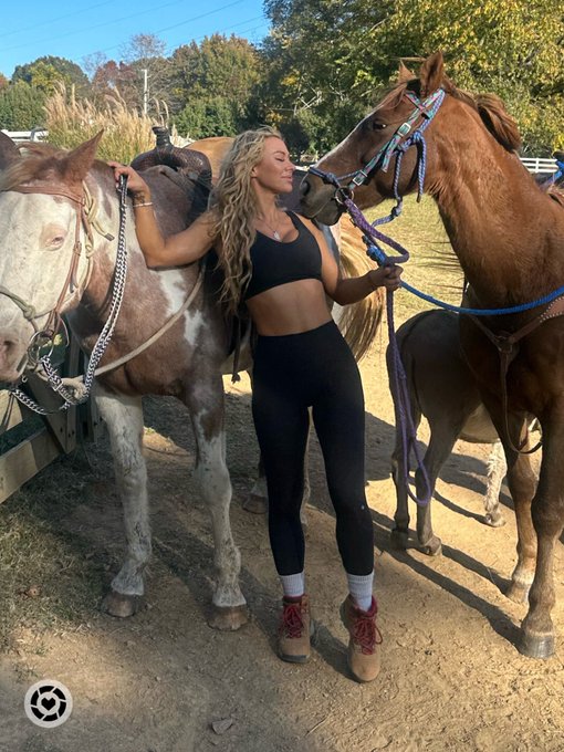 Horsing around   Click link for outfit details  https://t.co/27N8a2qb44 https://t.co/TCbkAs6I9Y<a href="/tag/redcrossbloodapp"class="tags"><span>#redcrossbloodapp</span></a>