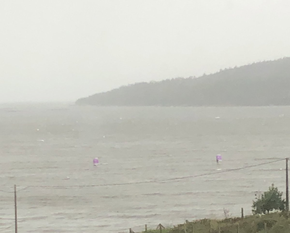 YoliVidal's tweet photo. Alerta por temporal en el mar. Un viento de miedo y 👇
#PocoNosPasa
#NiUnoNormal https://t.co/n2R6h3vYzC
