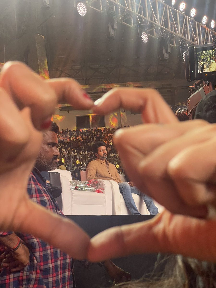 Perfect Click ❤️

How many likes for this pic 🥺❤️

 #EnNenjilKudiyirukkum 🛐
#LeoSuccessMeet ❤️