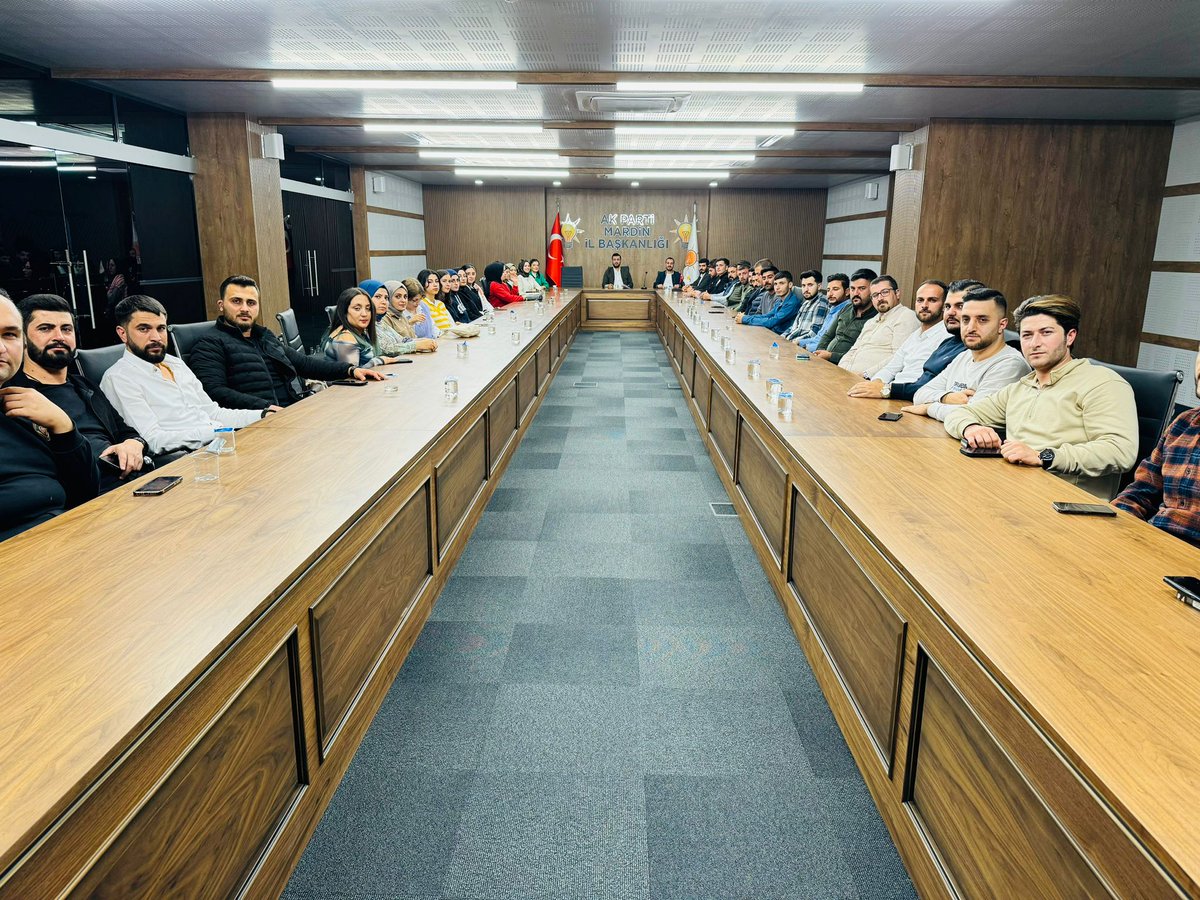 AKGenclikMardin's tweet photo. İl Gençlik Kolları Başkanımız Sn Tarık Atlı başkanlığında yönetim kurulu toplantımızı gerçekleştirdik.
@eyupkadirinan @TarikAtli47 https://t.co/UexJrFUPiD