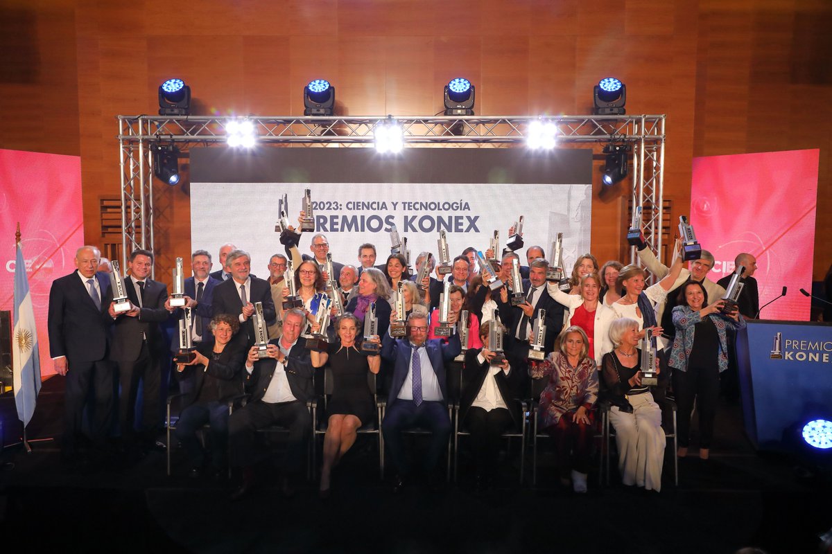 FundacionKonex's tweet photo. 📸Compartimos fotos de la fiesta de los #PremiosKonex 2023 de anoche martes 31 de octubre en el @ccdelaciencia.

🎉¡Felicitaciones a todos los premiadas y premiados! https://t.co/UnbuqnNI0V
