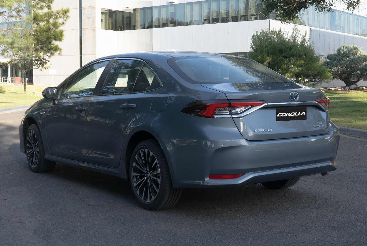 Novedades para el #Toyota Corolla en #Argentina
El sedán brasileño arriba con cambios de diseño,  en el interior y equipamiento. Mantiene las opciones naftera e híbrida. La gama parte de los 10.452.000 pesos para la versión 2.0 XLI CVT. <a href="/toyotaargentina/">Toyota Argentina</a>